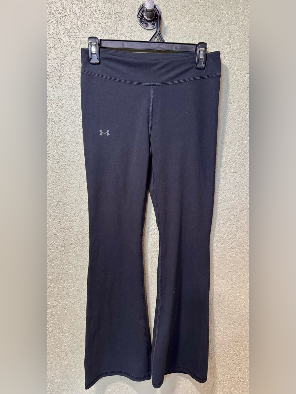 Under Armour Black Boot Cut Performance Pants size small